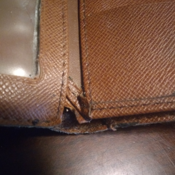 Louis Vuitton shoes and wallet - Picture 16 of 16